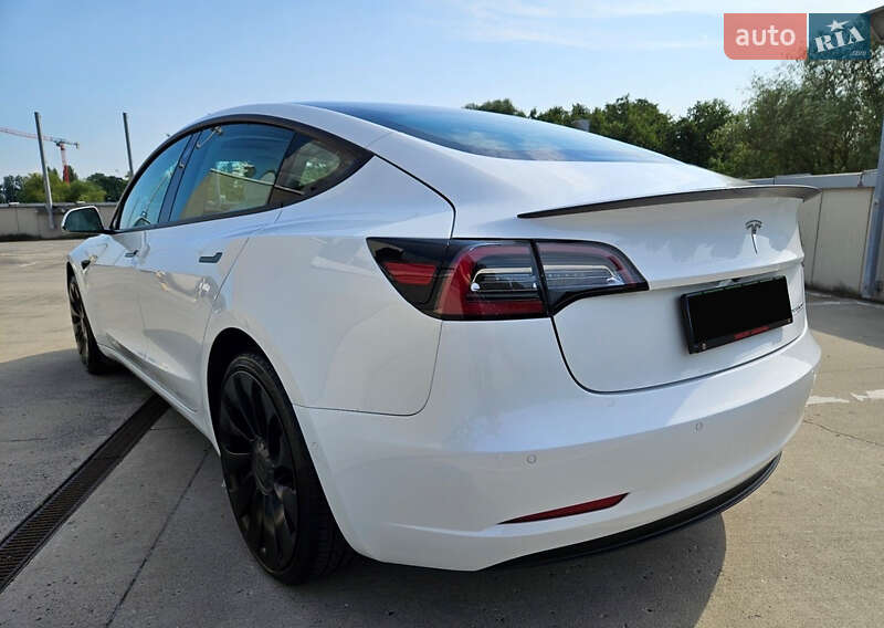 Седан Tesla Model 3 2021 в Киеве