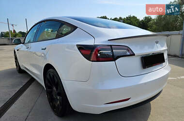 Седан Tesla Model 3 2021 в 