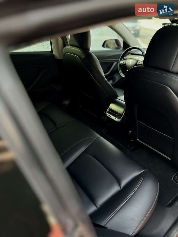 Седан Tesla Model 3 2018 в Житомире