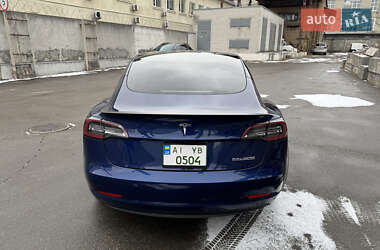 Седан Tesla Model 3 2022 в 
