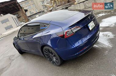 Седан Tesla Model 3 2022 в 