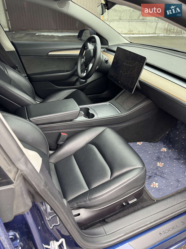 Седан Tesla Model 3 2022 в Киеве