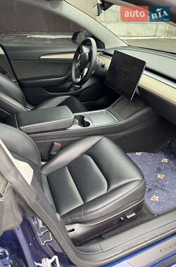 Седан Tesla Model 3 2022 в 