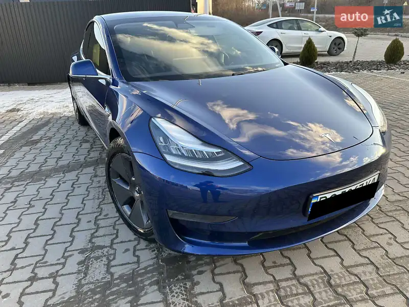 Седан Tesla Model 3 2020 в 