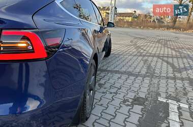 Седан Tesla Model 3 2020 в Львове