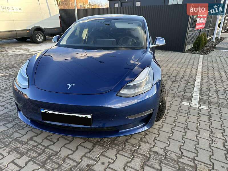 Седан Tesla Model 3 2020 в Львові