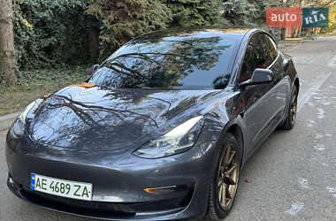 Седан Tesla Model 3 2022 в Днепре