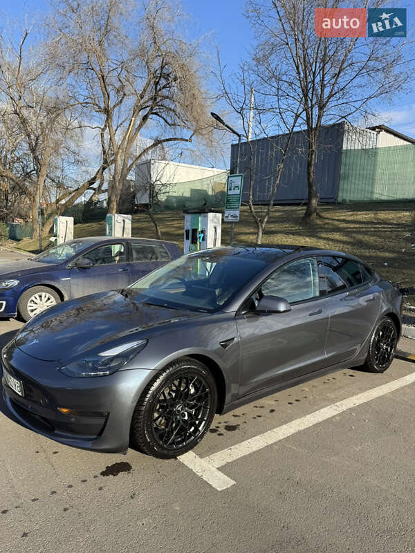Седан Tesla Model 3 2022 в 