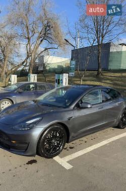 Седан Tesla Model 3 2022 в 