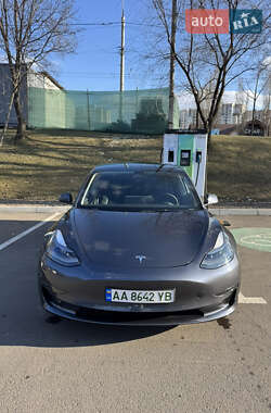 Седан Tesla Model 3 2022 в 