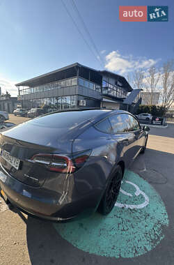 Седан Tesla Model 3 2022 в 