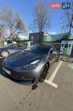 Седан Tesla Model 3 2022 в 
