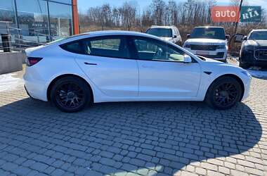 Седан Tesla Model 3 2024 в 