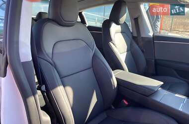 Седан Tesla Model 3 2024 в 