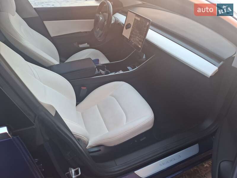 Седан Tesla Model 3 2019 в Полтаві