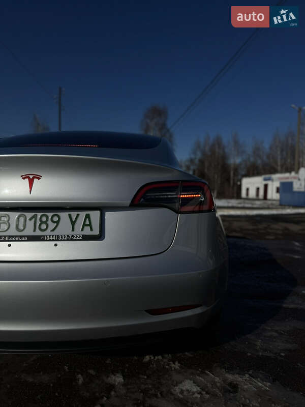 Седан Tesla Model 3 2018 в Киеве