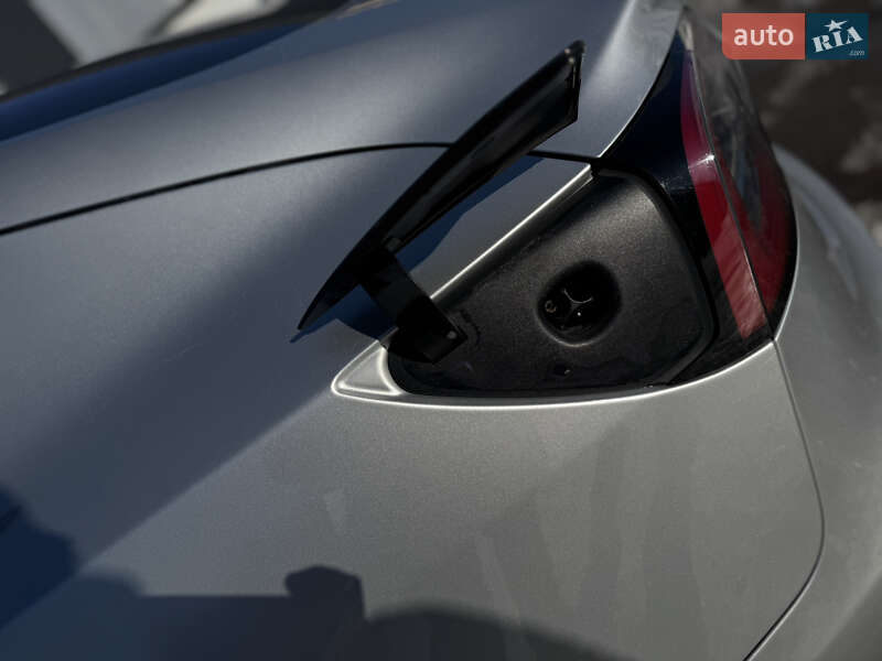 Седан Tesla Model 3 2018 в Киеве