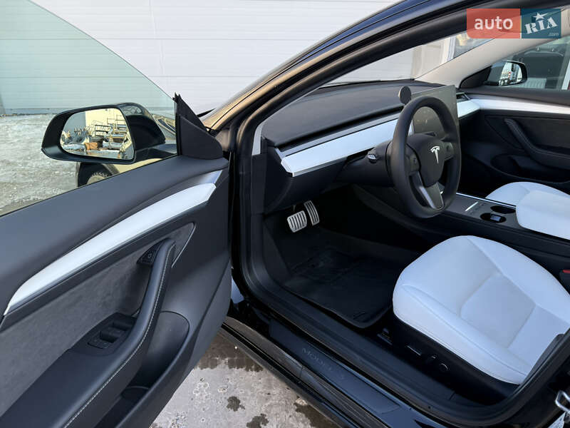 Седан Tesla Model 3 2022 в Броварах