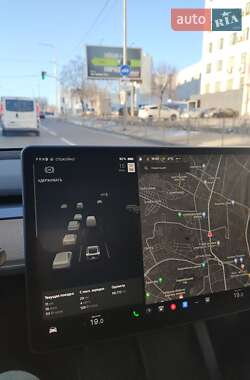Седан Tesla Model 3 2023 в 