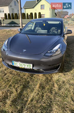 Седан Tesla Model 3 2022 в Стрию