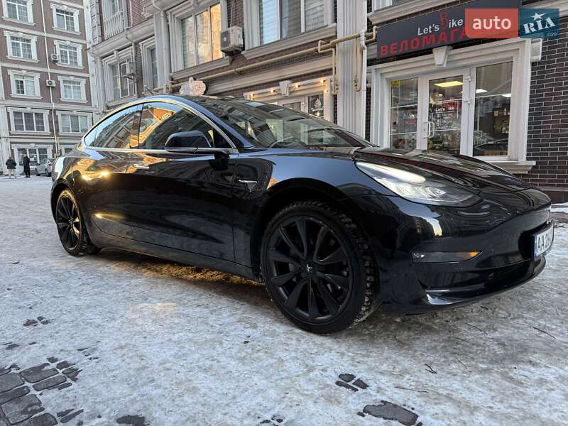 Седан Tesla Model 3 2019 в Киеве