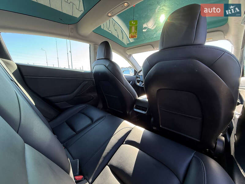 Седан Tesla Model 3 2020 в Луцке