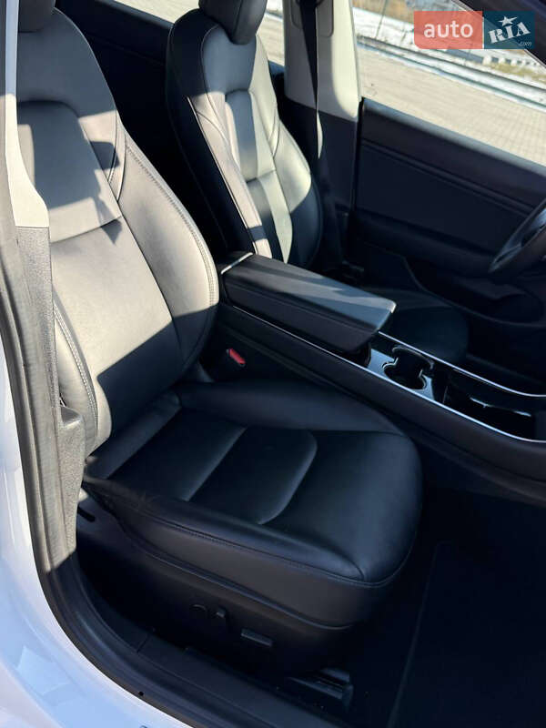Седан Tesla Model 3 2020 в Луцке
