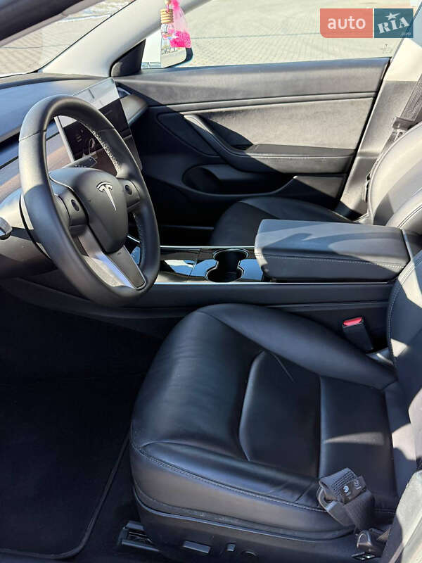 Седан Tesla Model 3 2020 в Луцке