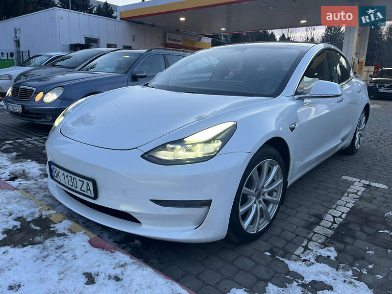 Седан Tesla Model 3 2020 в Луцке