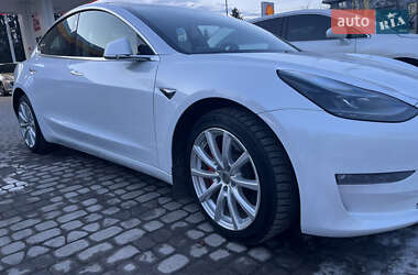 Седан Tesla Model 3 2020 в Луцке