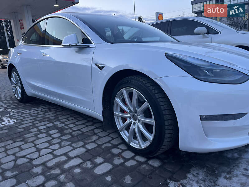Седан Tesla Model 3 2020 в Луцке