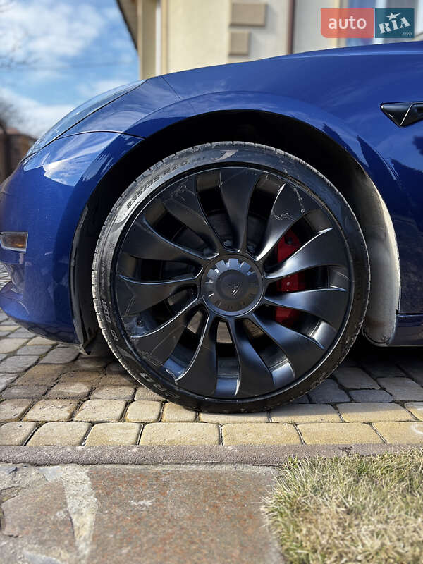 Седан Tesla Model 3 2023 в Львові