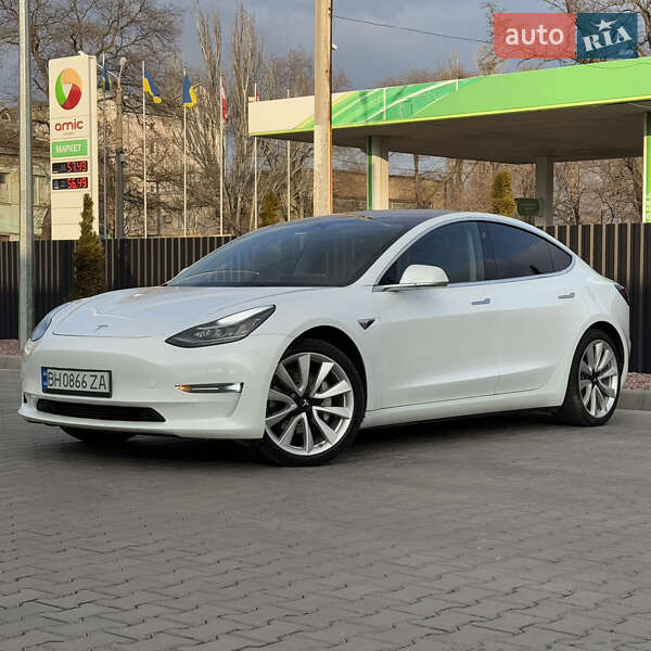 Седан Tesla Model 3 2018 в Одесі