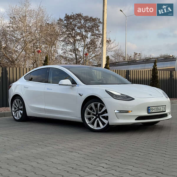 Седан Tesla Model 3 2018 в Одесі