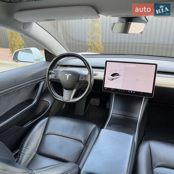 Седан Tesla Model 3 2018 в Одесі