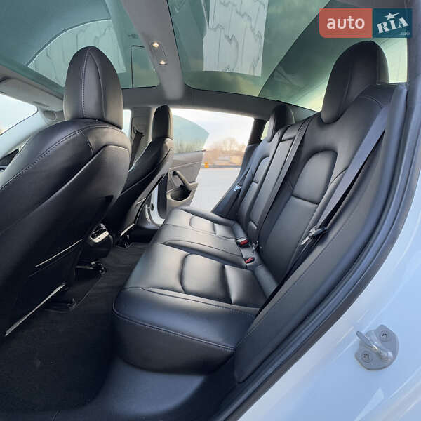 Седан Tesla Model 3 2018 в Одесі