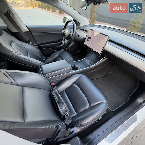 Седан Tesla Model 3 2018 в Одесі