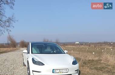 Седан Tesla Model 3 2023 в 