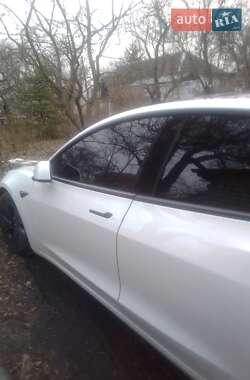 Седан Tesla Model 3 2023 в 
