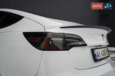 Седан Tesla Model 3 2021 в 
