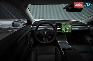 Седан Tesla Model 3 2021 в 