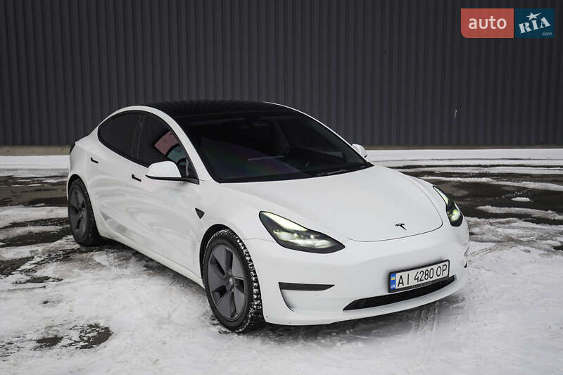 Седан Tesla Model 3 2021 в 