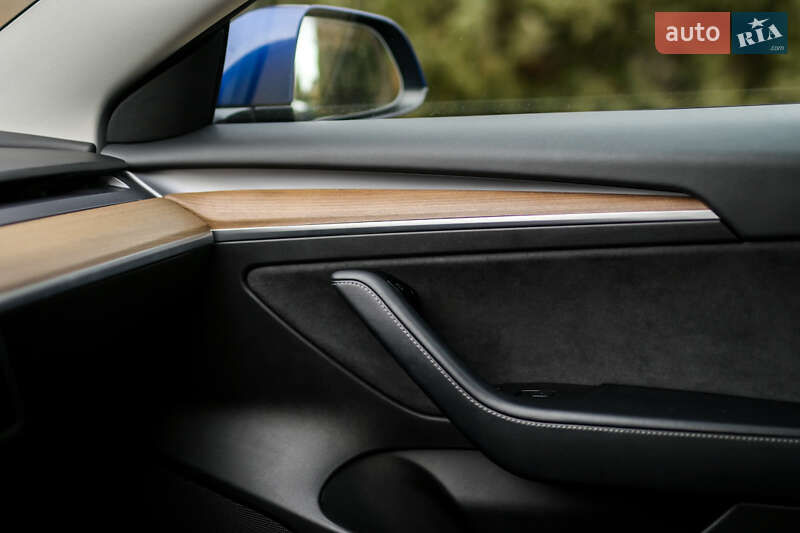 Седан Tesla Model 3 2022 в Ивано-Франковске