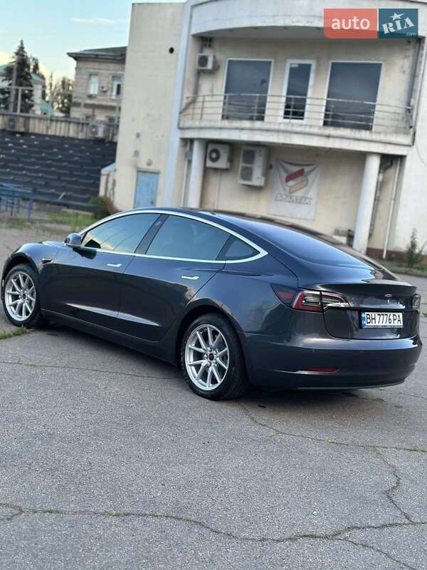 Седан Tesla Model 3 2018 в Одесі
