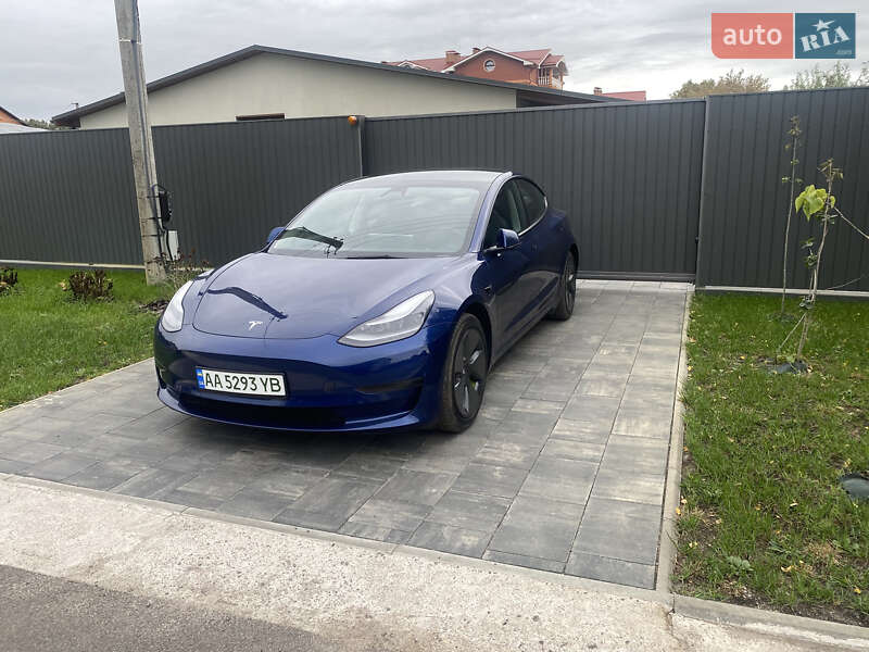 Седан Tesla Model 3 2021 в Киеве