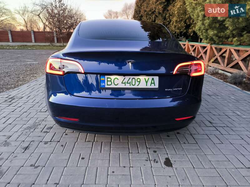 Седан Tesla Model 3 2019 в Самборі