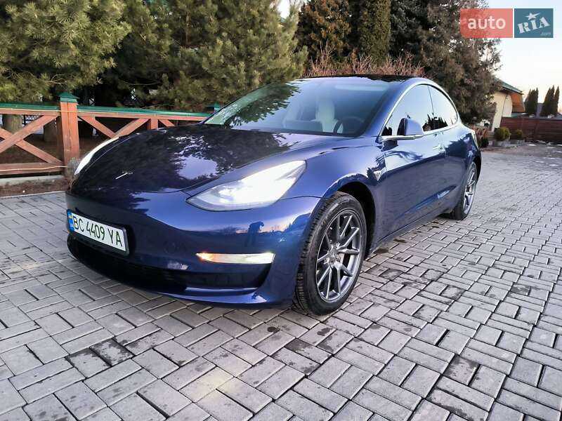 Седан Tesla Model 3 2019 в Самборі