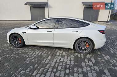 Седан Tesla Model 3 2021 в Львові