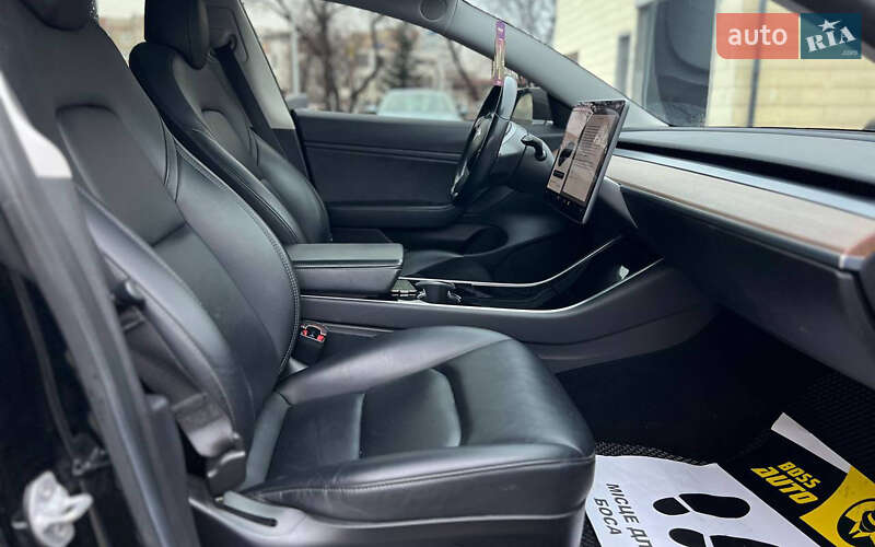 Седан Tesla Model 3 2019 в Ивано-Франковске