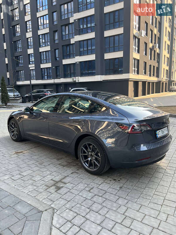 Седан Tesla Model 3 2022 в Ивано-Франковске